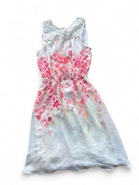 ✨Candie's pink floral dress with lace details Size XS✨